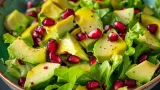 طريقة عمل سلطة الأفوكادو والرمان