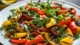 طريقة عمل سلطة الفلفل الرومي المشوي للرجيم