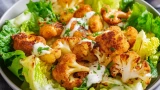 أكلة غنية بالبروتين النباتي - سلطة القرنبيط المقلي