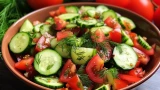 أسرع وصفة للشبع والطاقة - سلطة الطماطم بالخيار
